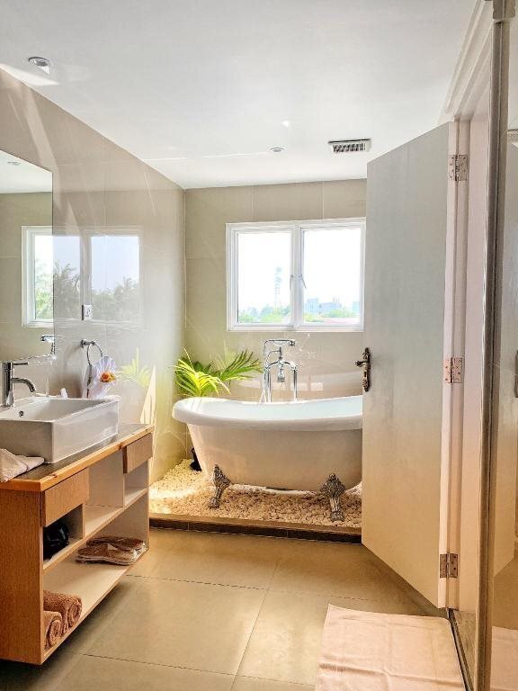 Территория Liyela Retreat Maldives Guest House гостиный двор